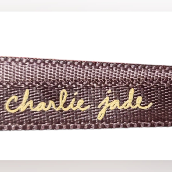 Charlie Jade | V Neck Printed Blouse /w Zipper Details | Size: L - Picture 5 of 5